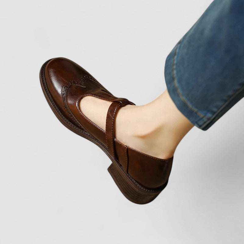 Noor - Vintage Orthopedische Sandalen Dames met T-Bandje en Broguedetail