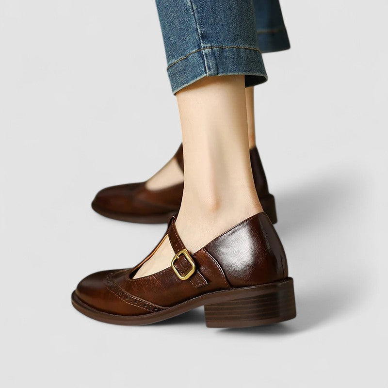 Noor - Vintage Orthopedische Sandalen Dames met T-Bandje en Broguedetail