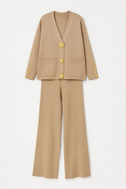 Set Met Gouden Knopen | Rechte Pantalon en Diepe V-Hals | Modern en Verfijnd