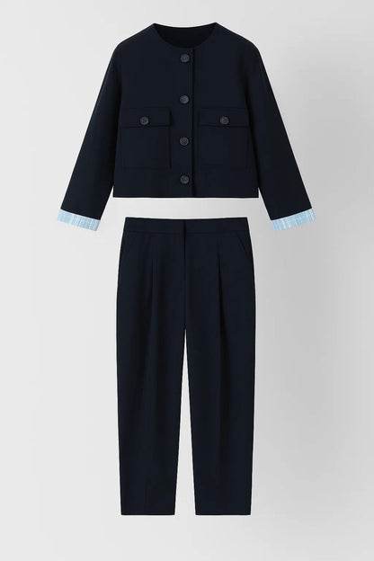Tweedelige Set | Cropped Jasje met Zakken en Rechte Broek | Minimalistische Zakelijkheid
