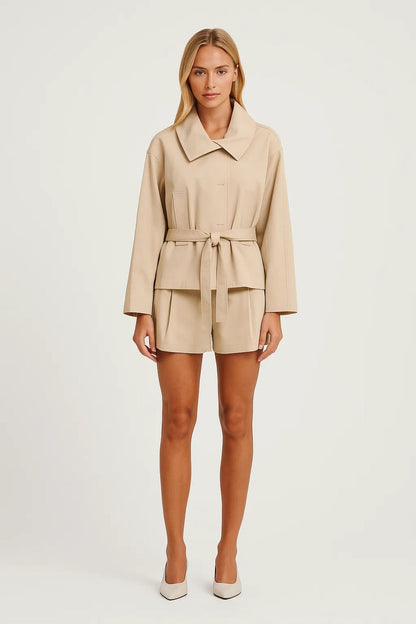 Tweedelige Set | Losvallende Jas en Korte Broek | Minimalistische Chic
