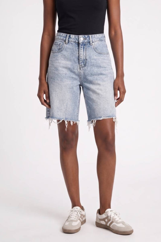 Korte Jeans Dames - Vintage Wassing | Rafelige Zoom — Lichtblauw
